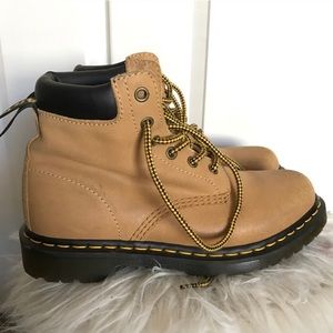 Dr Martens 6 eye 939 boot